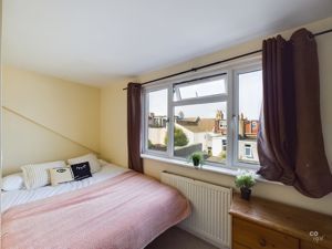 bed 6 - click for photo gallery